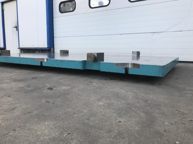 Richt- und Schweißplatte aus Stahl, Vollmaterial, Bearbeitete Stahlplatte aus einem Werkzeuggestell