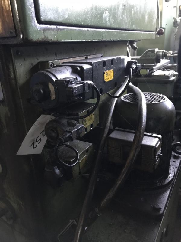 Hydraulikaggregat mit Hydraulikpumpe, Hydraulik Aggregat von einer Gewinderollmaschine, Kaltwalzmaschine, Gewindewalzmaschine Hydraulikaggregat mit Hydraulikpumpe, Hydraulik Aggregat von einer Gewinderollmaschine, Kaltwalzmaschine, Gewindewalzmaschine