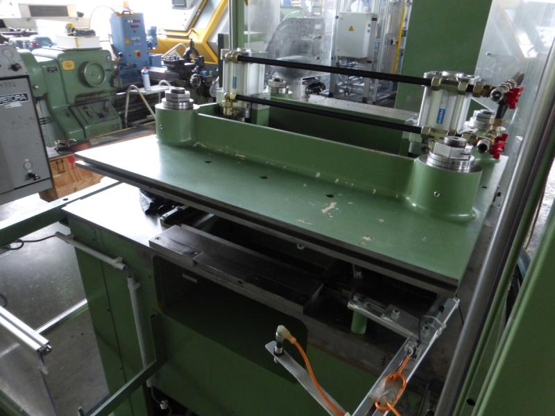 Rahmenstanze - Flachbettstanze mit Vorschub für den Einsatz von Bandmesser Stanzwerkzeugen