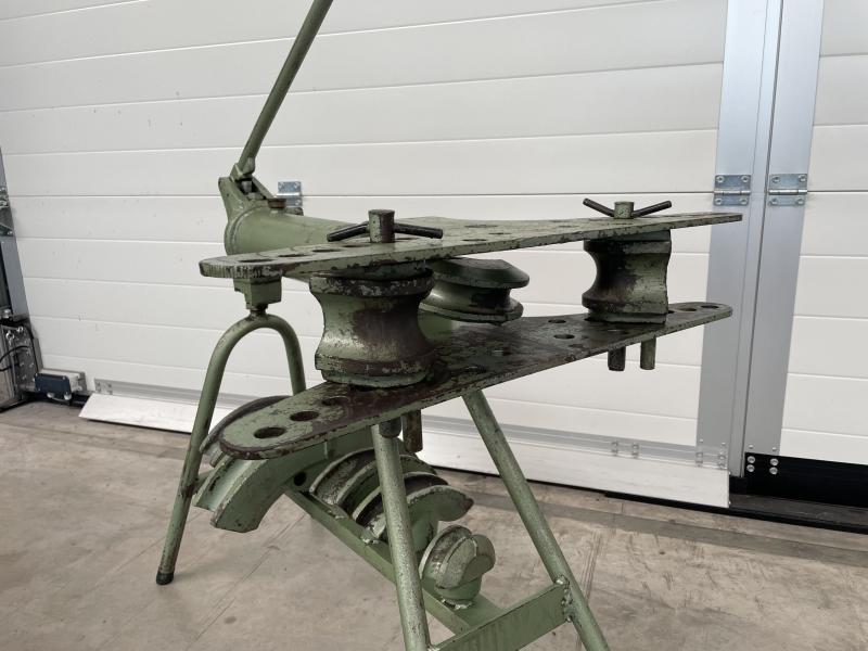 Hydraulischer Rohrbieger mit Handpumpe