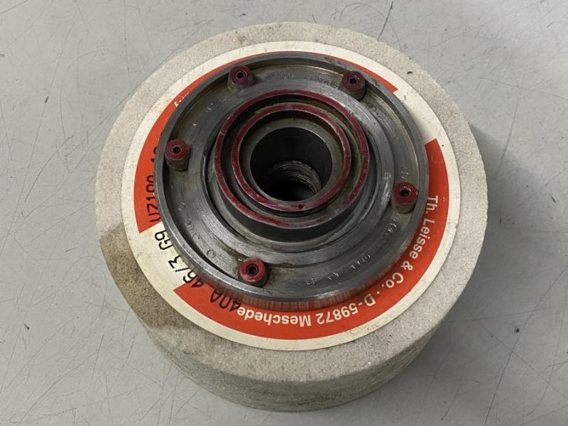 Schleifscheibenflansch mit Auswuchtgewichten für Topfschleifscheinbe, Flachschleifmaschine