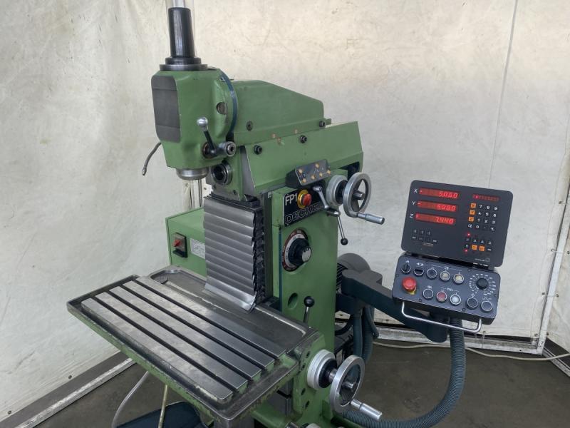 Univ. Werkzeugfräsmaschine mit Aktiv-Digitalanzeige