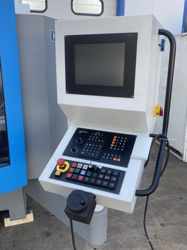 4-Achsen CNC Bohr- und Fräsmaschine, Überholt in 2020 mit Teilapparat als Rundachse