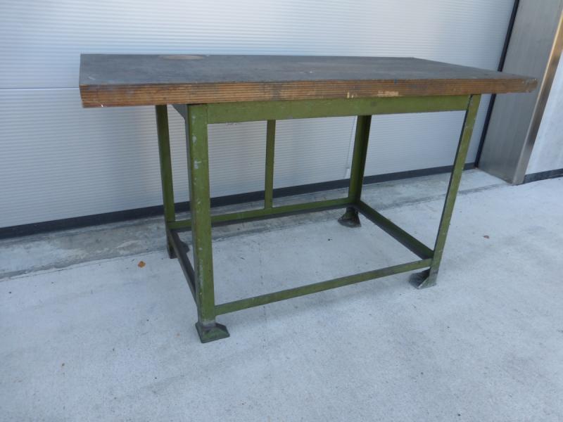 Werkbank, Werktisch mit Metallunterbau