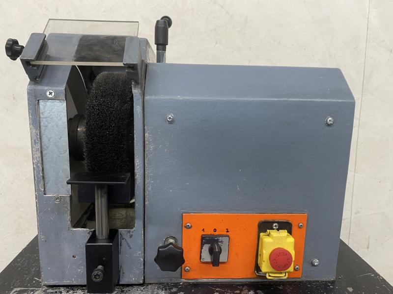 Bürstenentgratmaschine