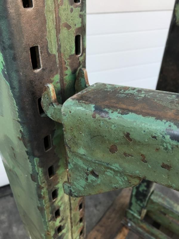 Einseitiges Kragarmregal für Stangenware