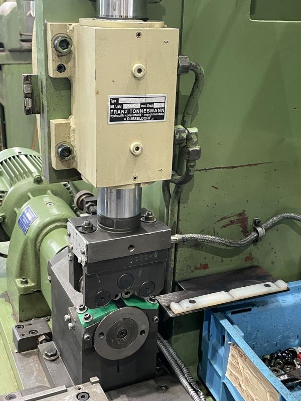 Spitzenlose Glattwalzmaschine, Prägepoliermaschine