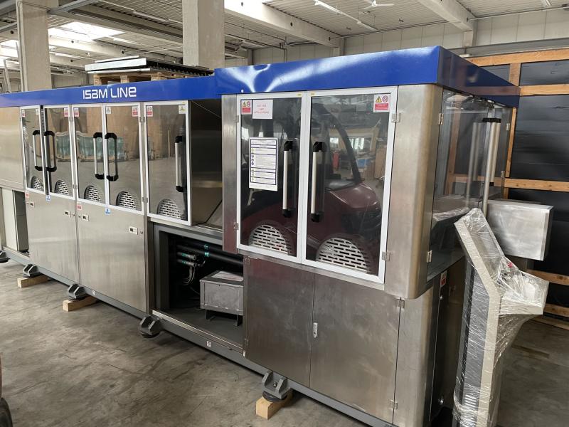 ISBM Line = Injection stretch blow moulding, Streckblasmaschine für Einweg-PET Flaschen  aus Preform
