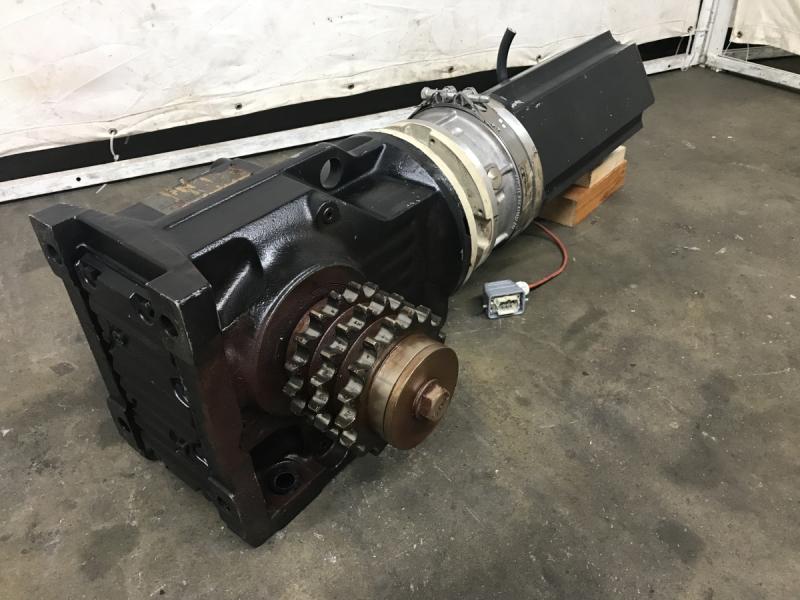 Synchron- Servomotor mit Haltebremse und Getriebe, Getriebemotor, Elektromotor, Winkelgetriebemotor