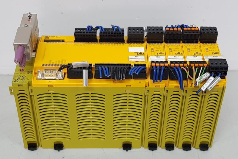 Konfigurierbare sichere Kleinsteuerung, Basisgerät mit Erweiterungen und Profibus Modul