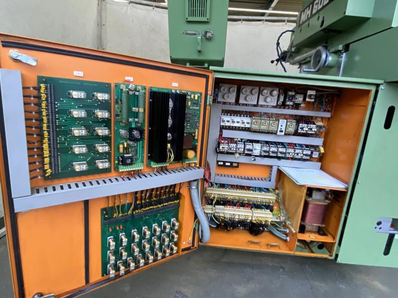 Univ. Werkzeugfräsmaschine mit HEIDENHAIN TNC 131