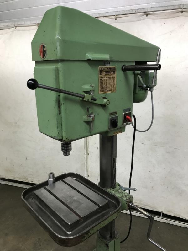 Innengewindeschneidmaschine, Gewindeschneidmaschine mit Leitpatrone