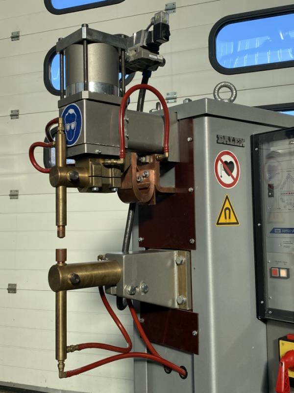 Punktschweißmaschine, Buckelschweißmaschine