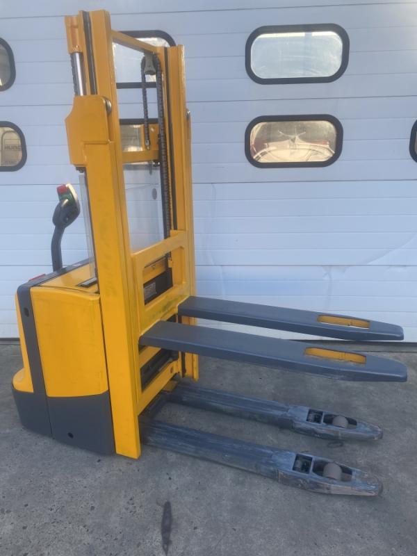 Elektro - Gehstapler, Deichselstapler mit Initialhub, Traglast 1400 kg, Hubhöhe 2500 mm