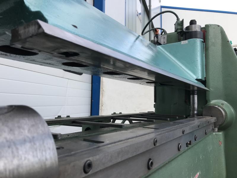 Schwenkbiegemaschine Schwenkbiegemaschine