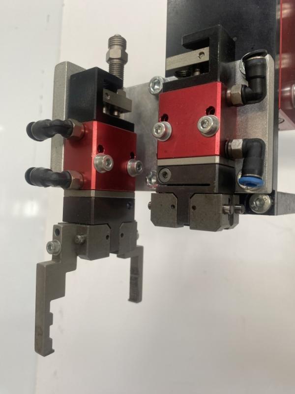 Pneumatischer Pick & Place Manipulator, Ladeeinheit wie Scara Roboter mit Parallel-Greifer