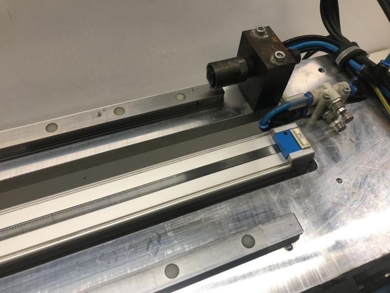 Linearantrieb, kolbenstangenloser Pneumatikzylinder Linearführung Linearantrieb, kolbenstangenloser Pneumatikzylinder Linearführung