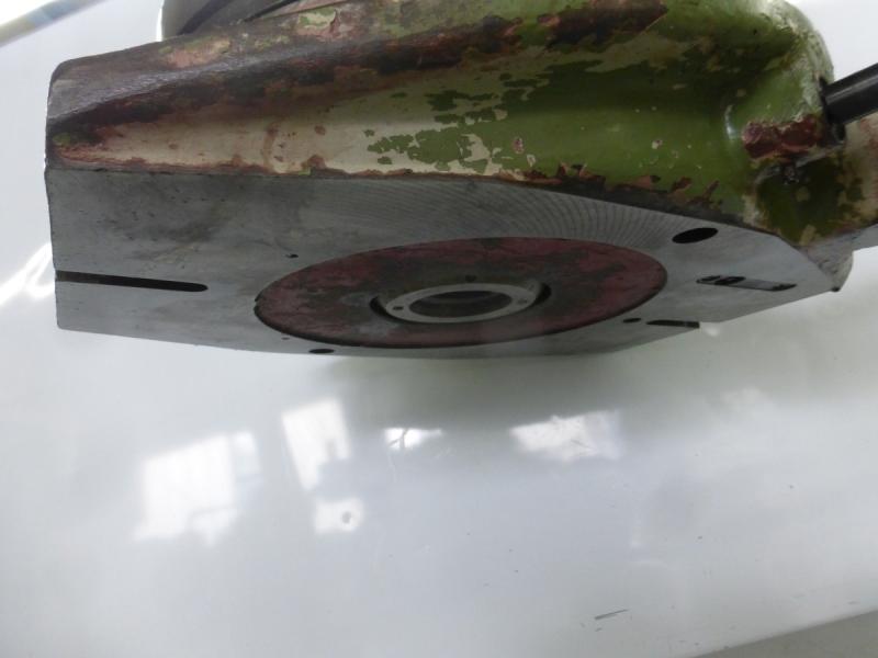 Reparaturbedürftiger Rundteiltisch mit Kurbel und Skala am Rundtisch zum direkten Teilen - DEFEKT