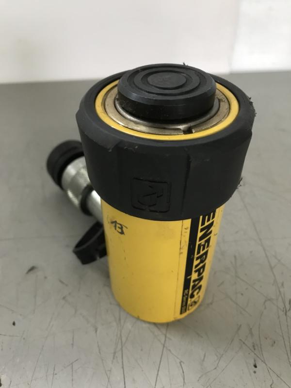 Einfachwirkender Hydraulikzylinder mit Federrückzug, Hydraulikstempel Hublast: 10 ton. 