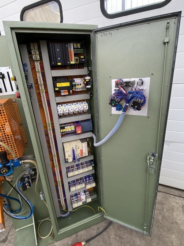 Einständer - Hydraulikpresse mit Rundtakttisch