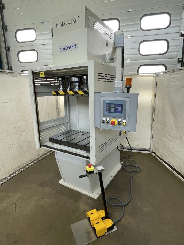 Einständer - Hydraulikpresse mit Ziehkissen Einständer - Hydraulikpresse mit Ziehkissen