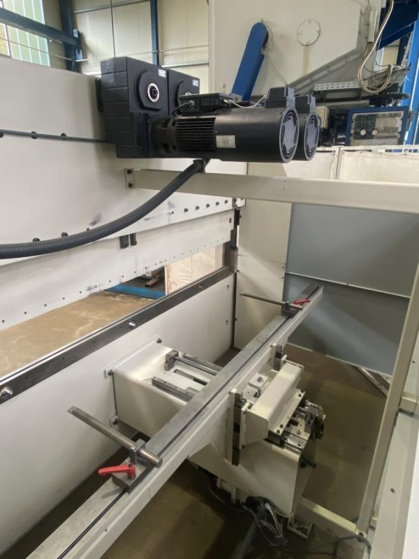 Servo Abkantpresse, Gesenkbiegemaschine mit 4-Achsen CNC Steuerung Servo Abkantpresse, Gesenkbiegemaschine mit 4-Achsen CNC Steuerung