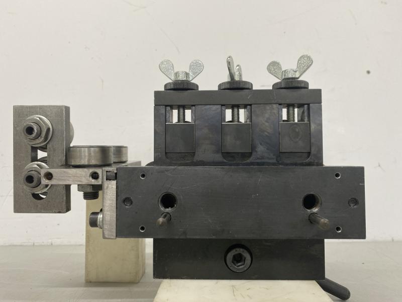 Rollenrichtapparat, Drahtrichtgerät, Richtapparat für Runddraht, Bandrichtgerät