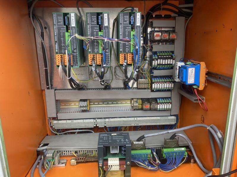 CNC Werkzeugfräsmaschine mit Heidenhain TNC 310 CNC Werkzeugfräsmaschine mit Heidenhain TNC 310