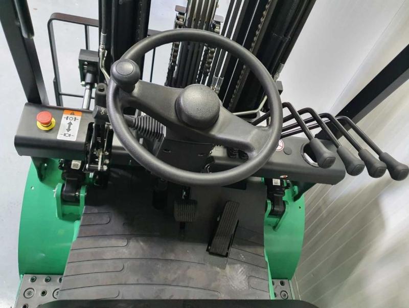 Neuer Elektro Gabelstapler, Triplex 4800 mm mit Freihub und Seitenschieber