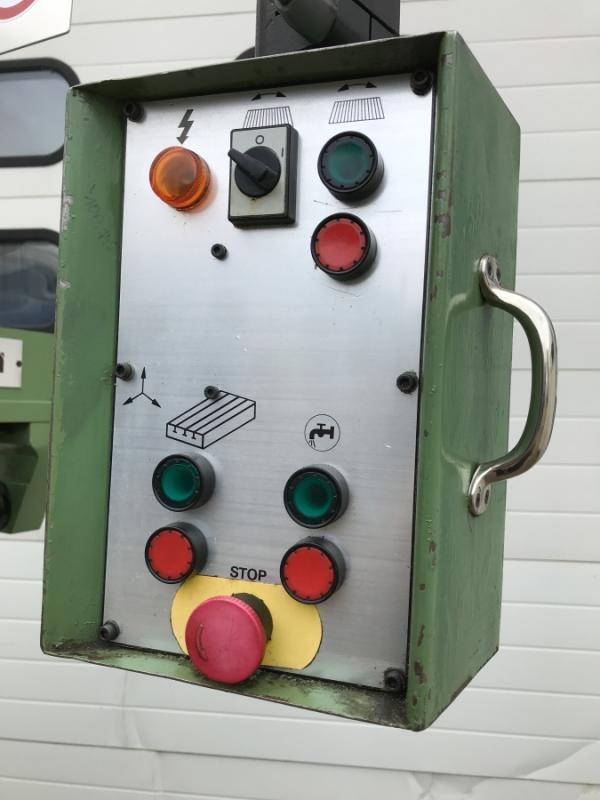 Bedienungsanleitung, und Schaltplan für Fräsmaschine - in Deutsch und in Englisch