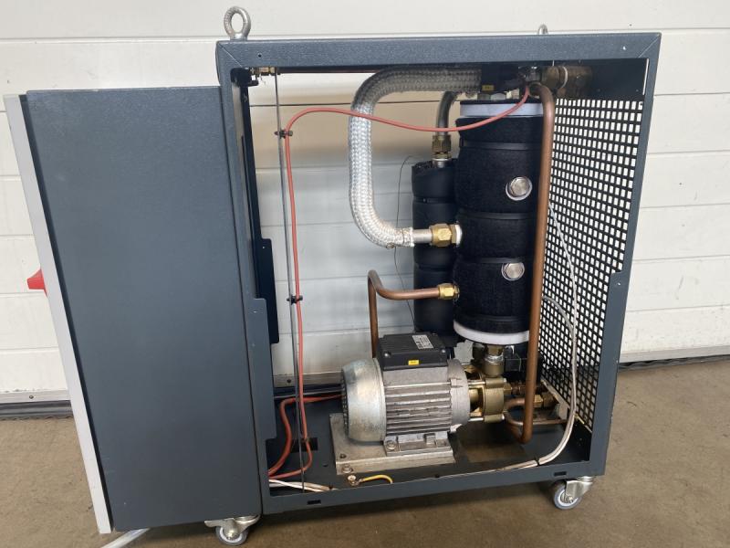 Universal Temperiergerät mit Elektroheizung und Anschlüssen für Fremdkühlung