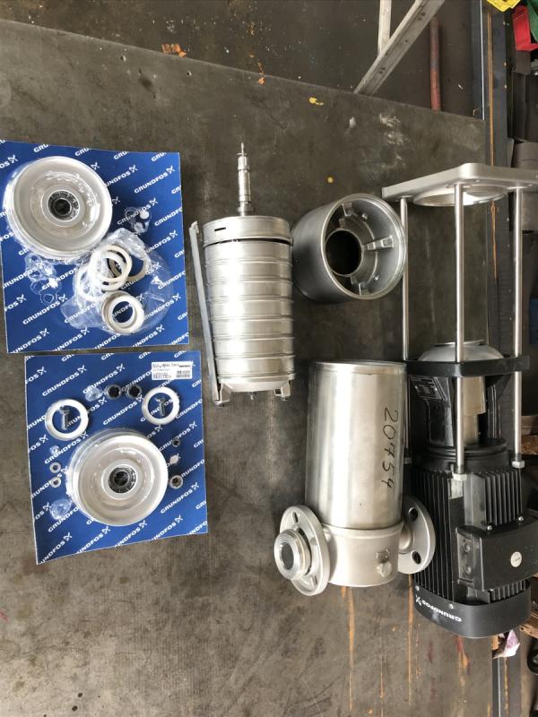 Vertikale mehrstufige Hochdruckkreiselpumpe, Neuwertige Kreiselpumpe als Ersatzteilspender