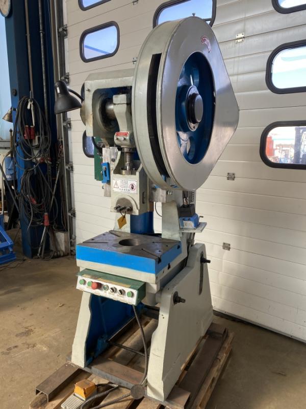 Einständer Exzenterpresse (Reparaturbedürftig)