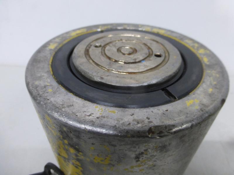 Einfachwirkender Hydraulikzylinder mit Federrückzug, Hydraulikstempel, Hublast: 45 ton.