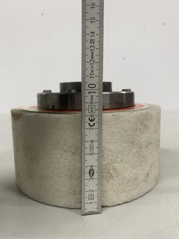 Schleifscheibenflansch mit Auswuchtgewichten für Topfschleifscheinbe, Flachschleifmaschine