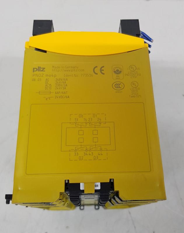 Konfigurierbare sichere Kleinsteuerung, Basisgerät mit Erweiterungen und Profibus Modul