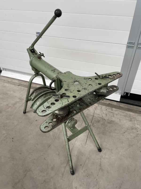 Hydraulischer Rohrbieger mit Handpumpe