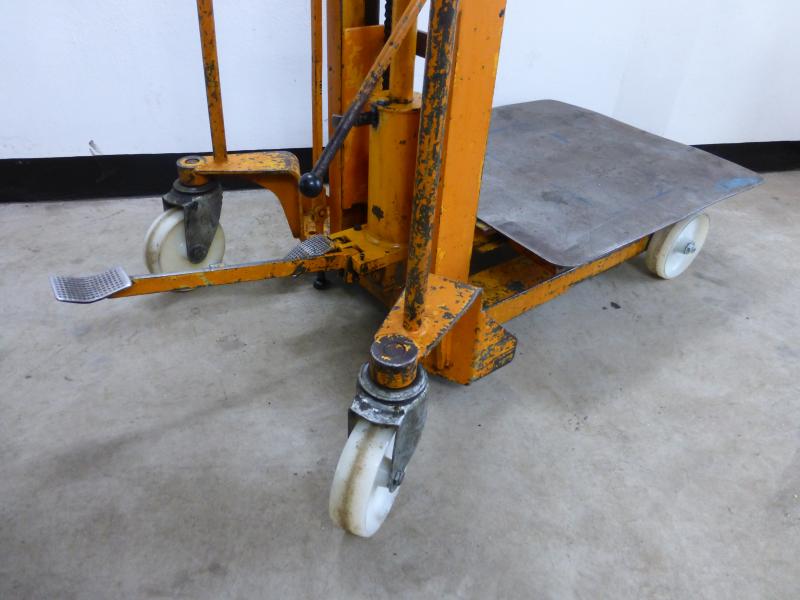 Hubtisch - Werkzeugwagen, Werkzeugheber, Werkstattheber, Traglast max. 600 kg