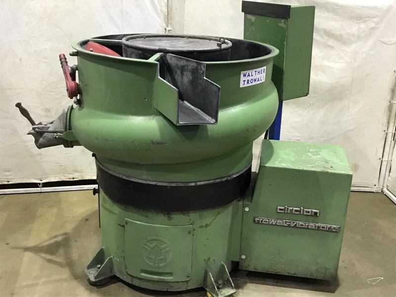 Rundtrogvibrations-Gleitschleifanlage, Vibrationsbehälter