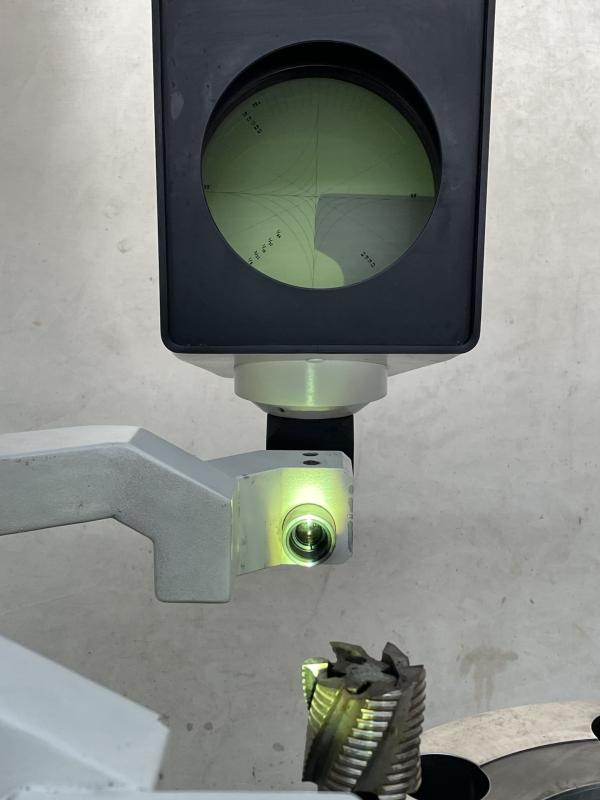 Werkzeugvoreinstellgerät mit Profilprojektor-Bildschirm Ø 100 mm Werkzeugvoreinstellgerät mit Profilprojektor-Bildschirm Ø 100 mm