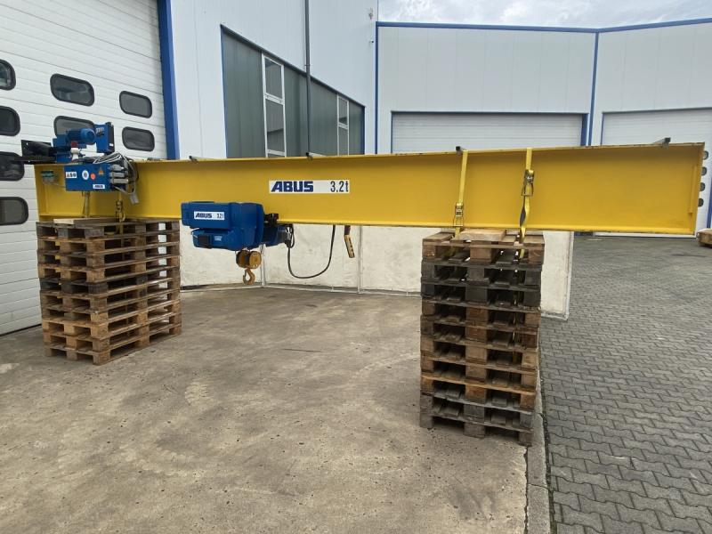 Wandschwenkkran mit Hubwerk, Schwenkantrieb und Katzfahrwerk