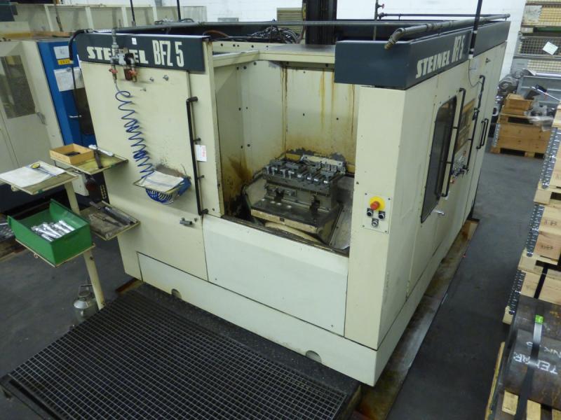 Horizontal Bearbeitungszentrum mit 2-fach Wechseltisch + SIEMENS Sinumerik 810, CNC Fräsmaschine BAZ