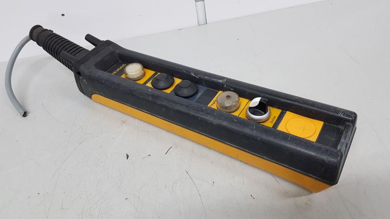 Bedienflasche, Steuerschalter, Hängetaster, Kranflasche, Kransteuerung