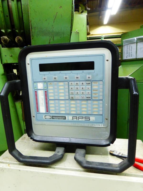 Einständer - Exzenterpresse mit Zangenvorschub