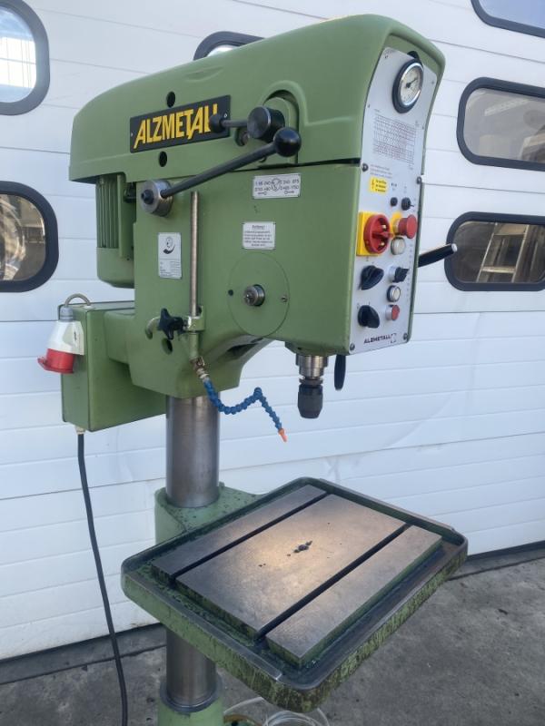 Säulenbohrmaschine