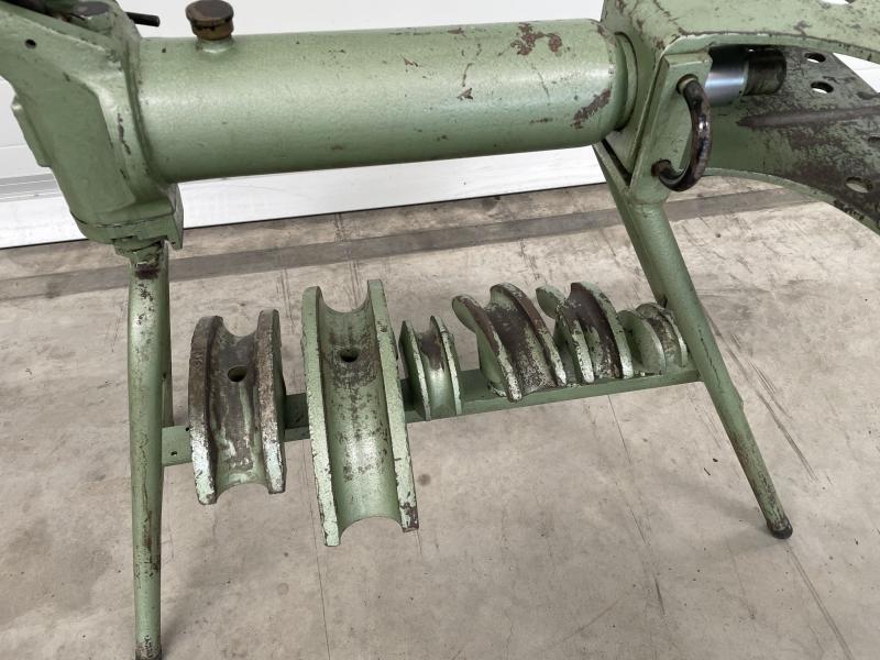 Hydraulischer Rohrbieger mit Handpumpe