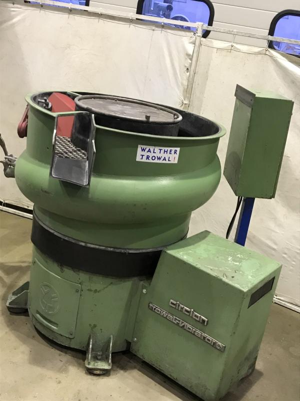 Rundtrogvibrations-Gleitschleifanlage, Vibrationsbehälter