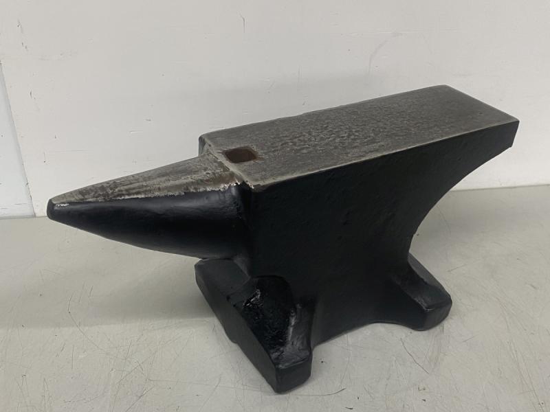 Amboss mit Rund- und Rechteckhorn Einheitsamboss, Böhmische Form