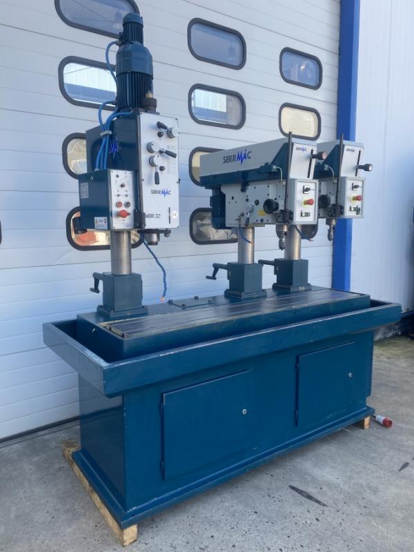 Reihenbohrmaschine mit 3 Stationen, Bohrmaschine und Gewindeschneidmaschine Reihenbohrmaschine mit 3 Stationen, Bohrmaschine und Gewindeschneidmaschine