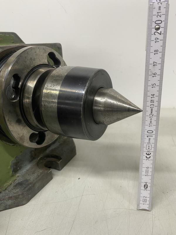 Motorisch angetriebener Teilapparat und Rundtisch auch als Takttisch mit 15° Indexrastung